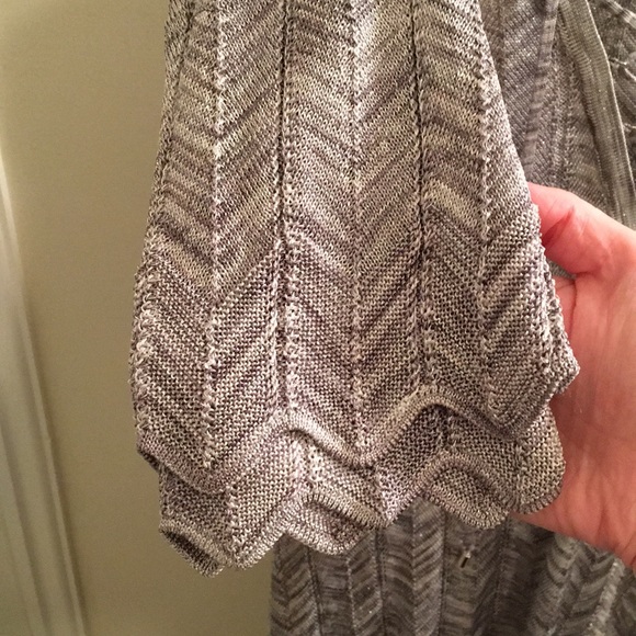 MAKE AN OFFER—White House Black Market top - Picture 4 of 4